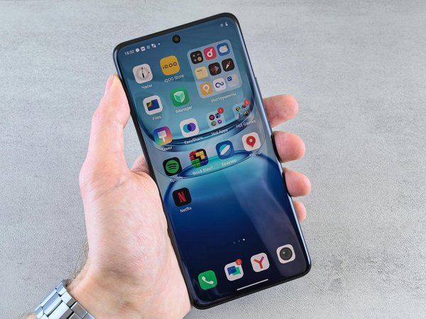 What are the top UK smartphone brands focusing on computing power?